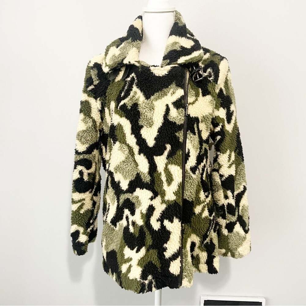 Anthropologie Love Tree Camo fleece Moto jacket size medium heavy warm green